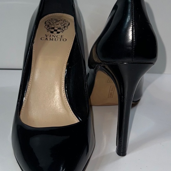Vince Camuto size 10 black patent leather heels - Picture 2 of 5